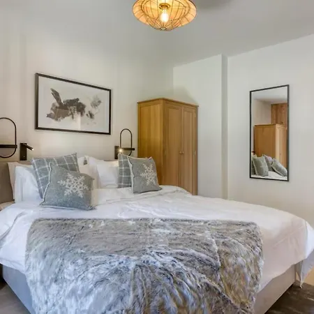 In Out Serviced In Apartment